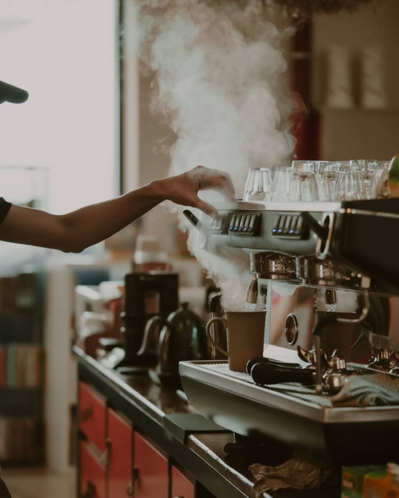 Kinh nghiệm mở quán cafe từ A-Z và những sai lầm cần tránh